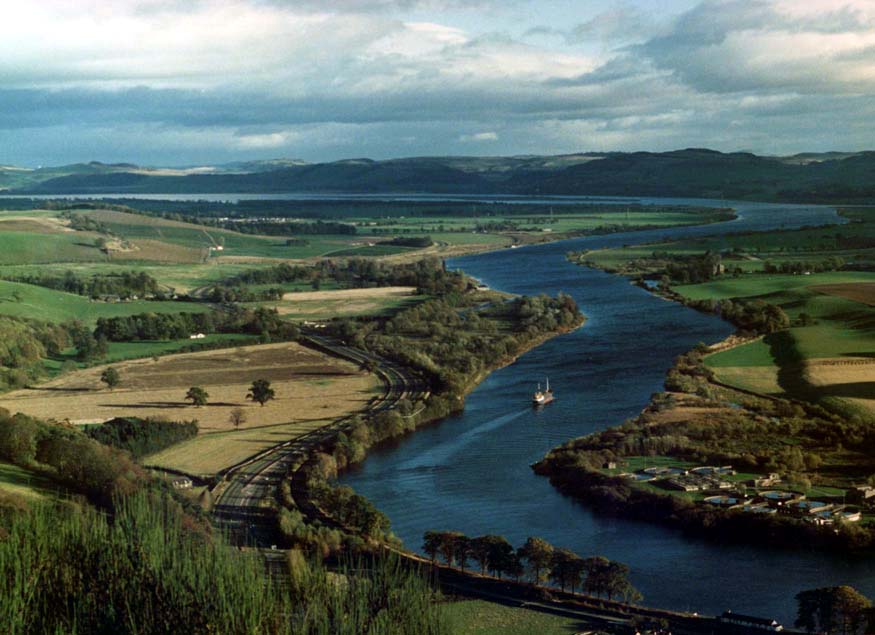 The Silvery Tay meanders away from Perth towards Dundee